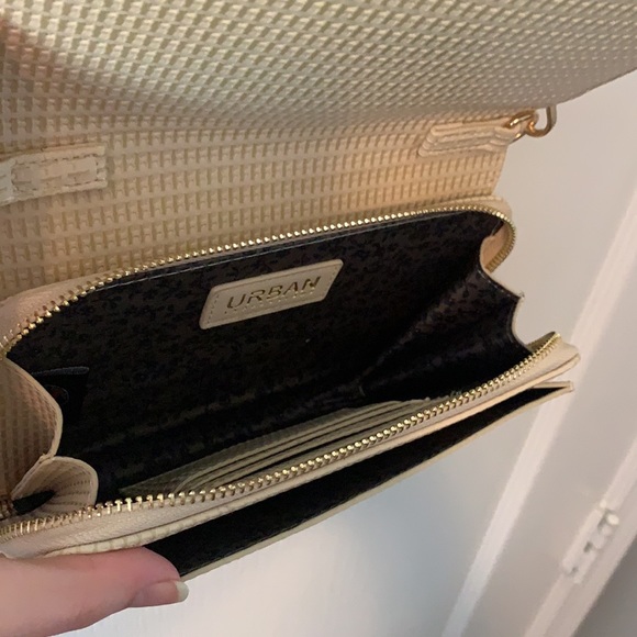 Vegan Cream Crossbody - Picture 5 of 5